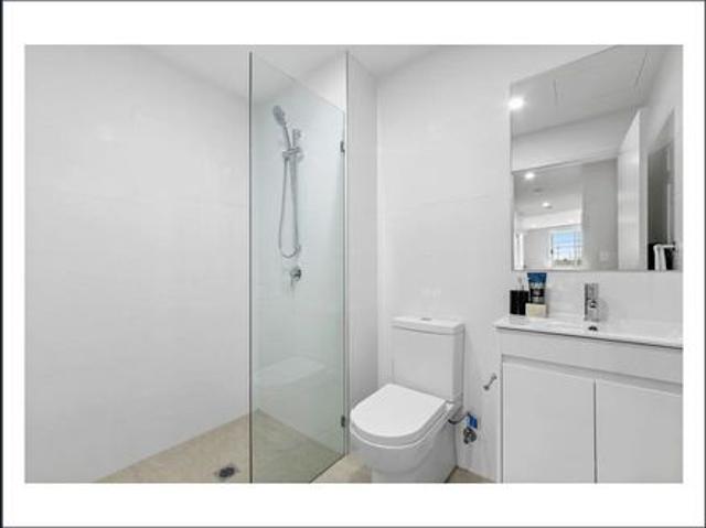 Modern 1 bedroom apartment close to amenities for lease