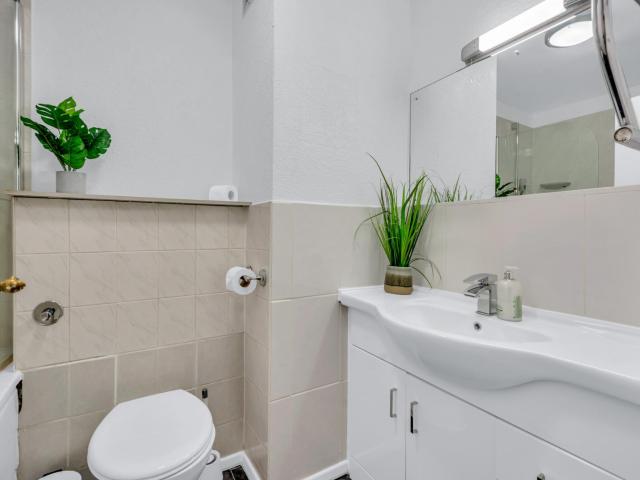 Modern 1 bedroom apartment close to Cannon Street train station Has an Apartment
