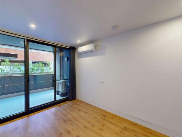 Modern 1 Bedroom Apartment featuring Lifestyle and Convenience!