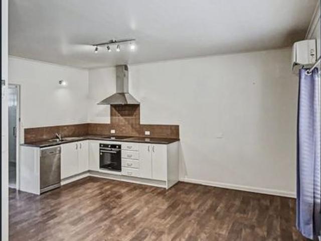 Modern 1 Bedroom Apartment for Rent – Trafalgar, Available July 10th