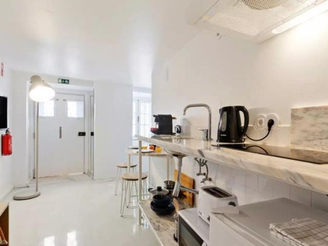 Modern 1 bedroom apartment for rent in central Alfama