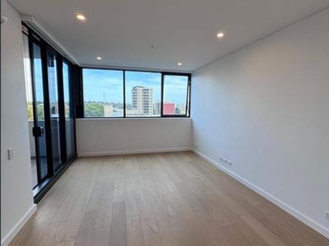 Modern 1 Bedroom Apartment in the Heart of Bankstown