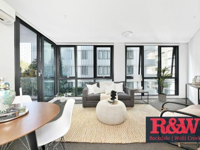 Modern 1 Bedroom Apartment in the Heart of Discovery Point