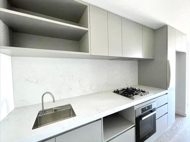 Prime Docklands Location, Stylish One Bedroom One Bathroom Apartment