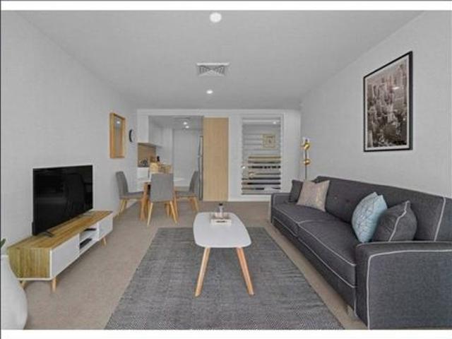Modern 1 Bedroom Apartment in the Heart of Milton – Pool, Gym & Superb Location!