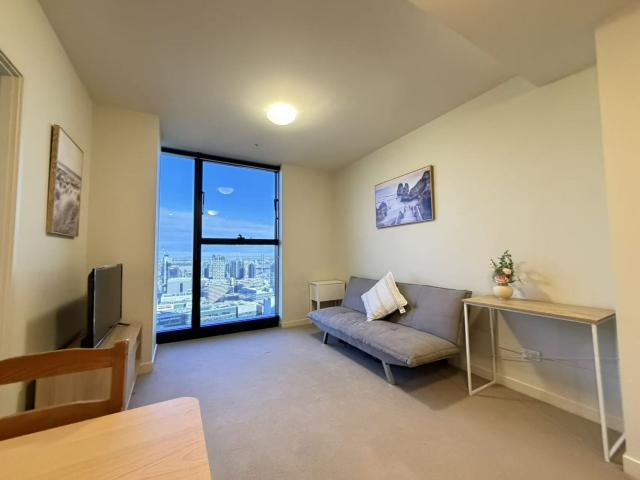 Modern 1 Bedroom Apartment in the Sought After Collins Tower