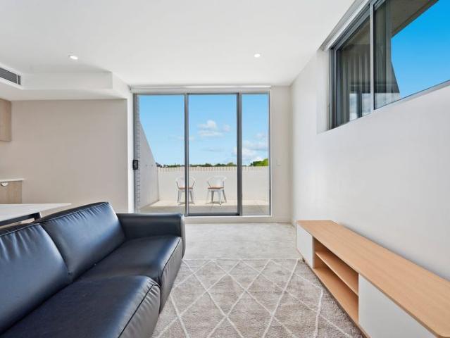 Modern 1 Bedroom Apartment in the Vibrant Heart of Marrickville
