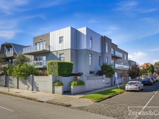 Modern 1 Bedroom Apartment in a Prime St Kilda East Location
