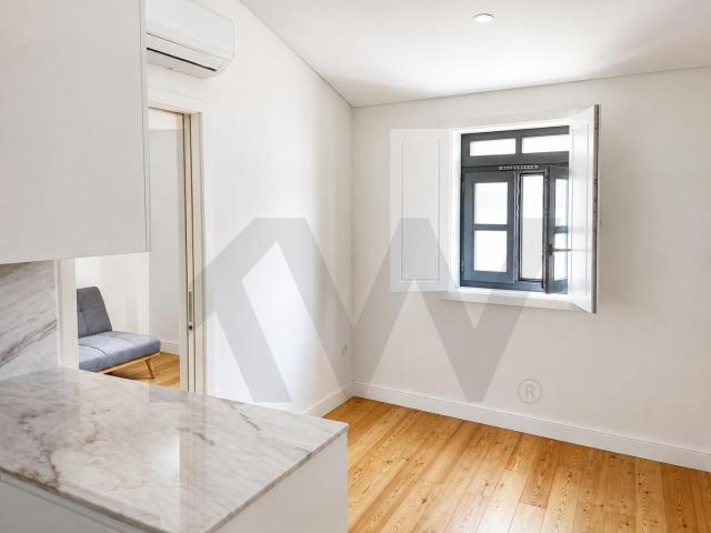 Modern 1 Bedroom Apartment in Central Porto, 5 Min from Bolhão Metro