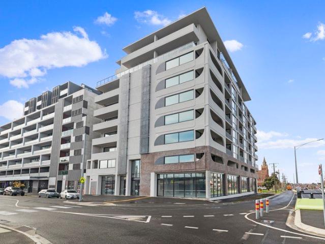 Modern 1 Bedroom Apartment in Essendon's Prime Location