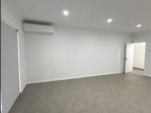 Modern 1 Bedroom Apartment in Prime East Victoria Park Location!