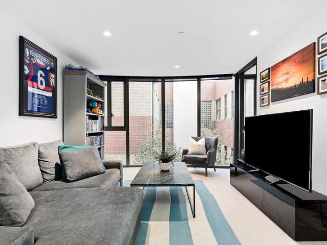 Modern 1 Bedroom Apartment in Prime South Yarra Location