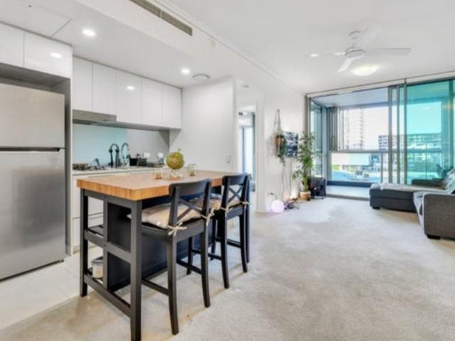 Modern 1 Bedroom in great area for owner or great rental income!