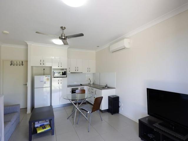 Modern 1 Bedroom Apartment – Low Maintenance Living! CENTRALLY LOCATED
