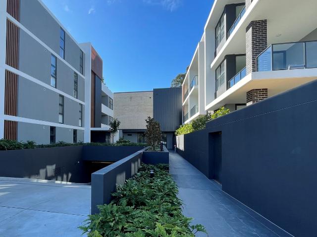 Modern 1 Bedroom Apartment moments from Narellan Town Centre!