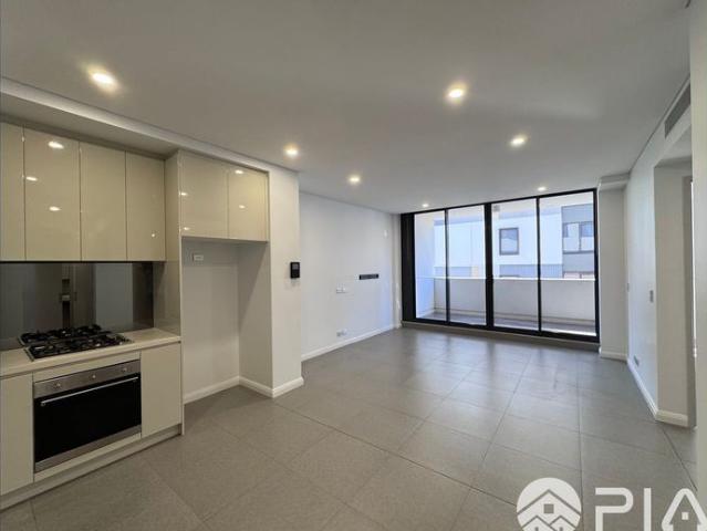 Modern 1 Bedroom Apartment | Resort Style Facilities in Prime Rosebery Location