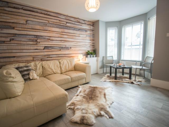 Modern 1 Bedroom Basement Apartment with Town Centre Convenience in Napier Road, Luton
