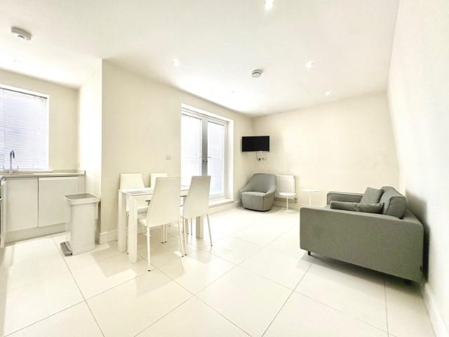 Modern 1 bedroom central Chiswick
