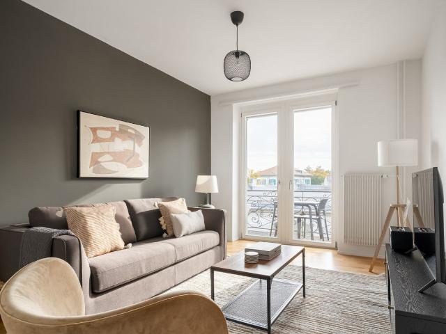 Modern 1 Bedroom Furnished Apartment in Horgen, Horgen Amsterdam Apartments for Rent