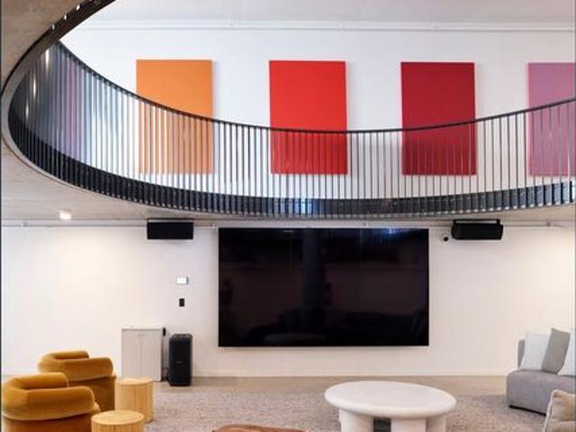Modern 1 Bedroom Furnished Apartment in the James St precinct