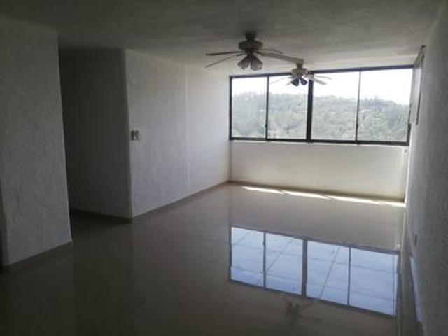 modern 1 bedroom flat in a very safe block