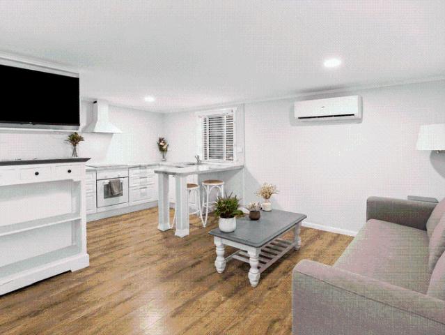 Modern 1 Bedroom Flat in a Peaceful Setting!
