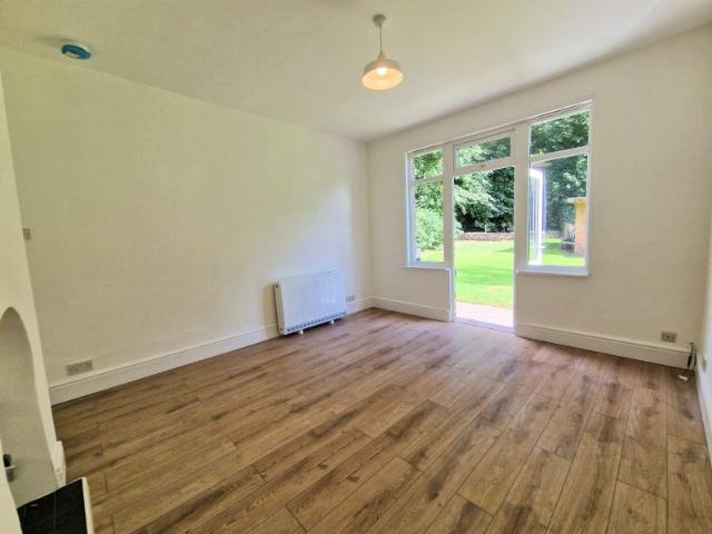 Modern 1 Bedroom Flat with Garden in Stirchley