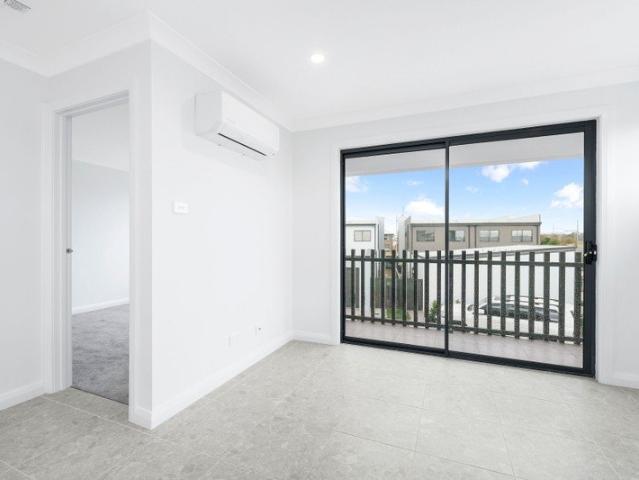 Modern 1 Bedroom Fonzie Flat in Oran Park!
