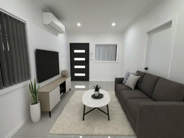 Modern 1 Bedroom Granny Flat in Convenient Canley Heights Location
