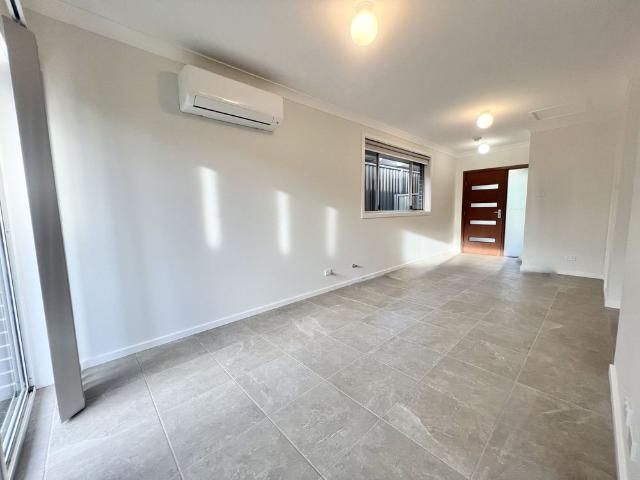 Modern 1 Bedroom Granny Flat + Study