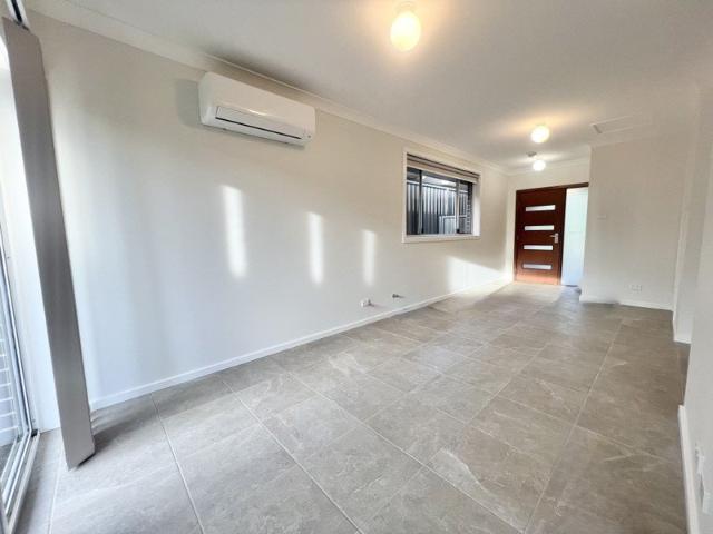Modern 1 Bedroom Granny Flat + Study
