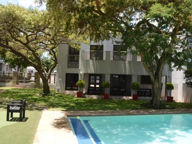 Modern 1 Bedroom Ground floor Apartment Located In Douglasdale