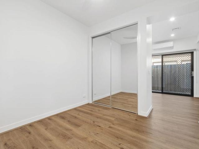 Modern 1 Bedroom ground floor Room with ensuite for Rent EOF special!