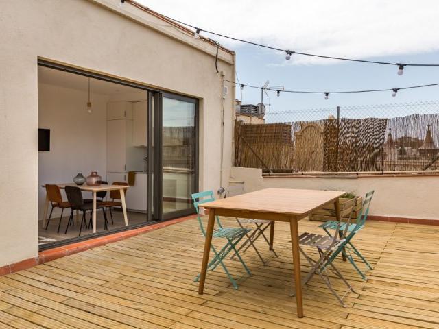 Modern 1 Bedroom Penthouse with Spacious Terrace in Eixample Dreta