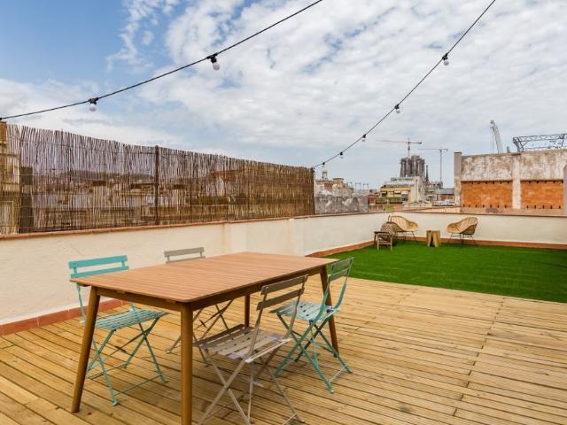 Modern 1 Bedroom Penthouse with Spacious Terrace in Eixample Dreta