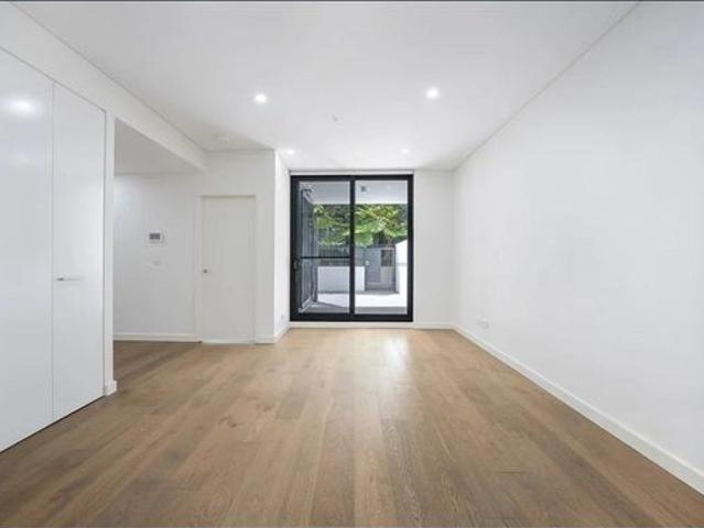 Modern 1 Bedroom + Study | Ground Floor with Courtyard