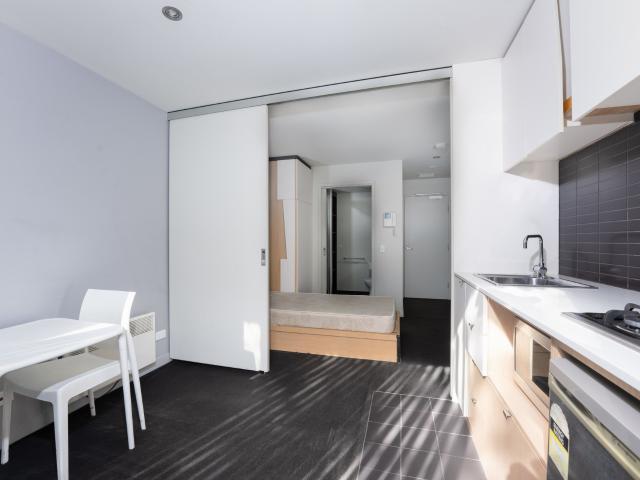 Modern 1 Bedroom Student Studio in the Heart of Box Hill