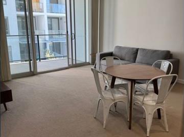 Modern 1 Bedroom Unit Across from Carousel Shopping Centre – Apply Online Today!
