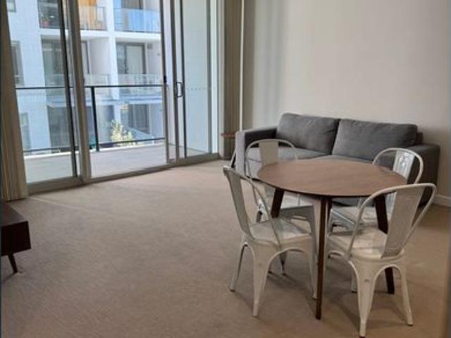 Modern 1 Bedroom Unit Across from Carousel Shopping Centre – Apply Online Today!
