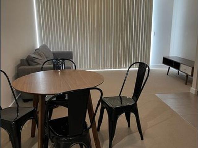 Modern 1 Bedroom Unit Across from Carousel Shopping Centre – Apply Online Today!