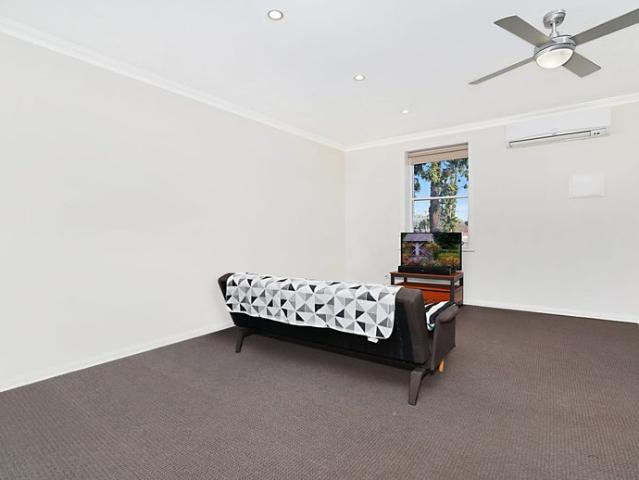 Modern 1 Bedroom Unit In Downtown Location