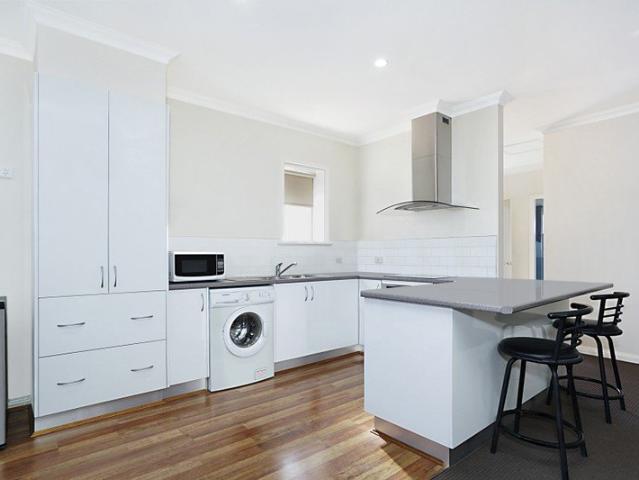 Modern 1 Bedroom Unit In Downtown Location