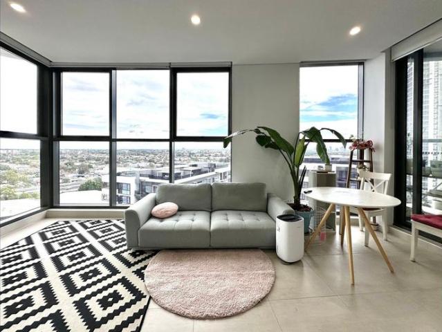 Modern 1 bedroom unit situated in a designer complex with top facilities