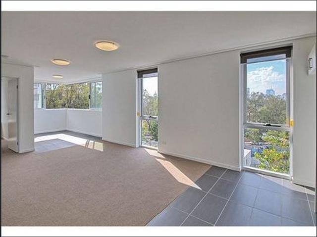 Modern 1 Bedroom 1 Bathroom Apartment in Kelvin Grove