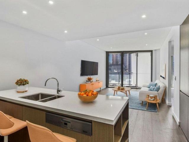 Modern 1 bedroom 2 balcony apartment with breathtaking city views For Sale