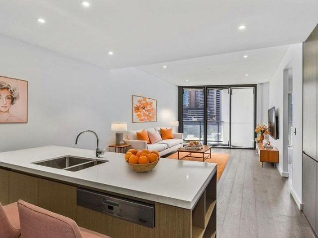 Modern 1 bedroom 2 balcony apartment with breathtaking city views For Sale