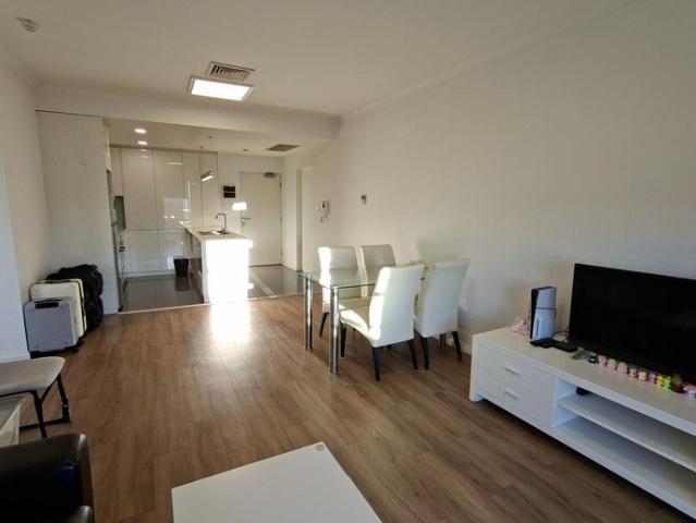 Modern 1 Bedrooms 1 Bath Apartment Prime Location!
