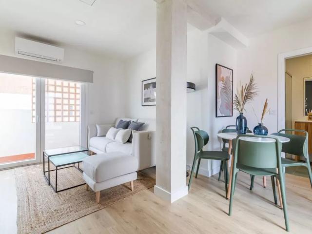 Modern 1BR near Santiago Bernabéu: Steps from Metro & AZCA, Madrid Amsterdam Apartments for Rent