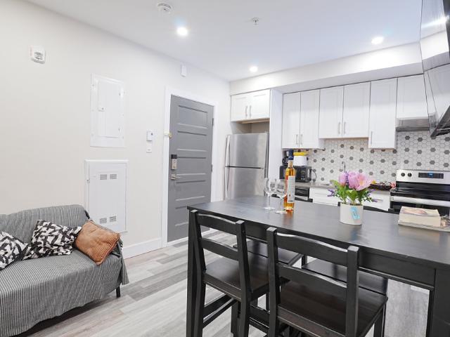 Modern 1BR Flat: 3M to Metro & Top University