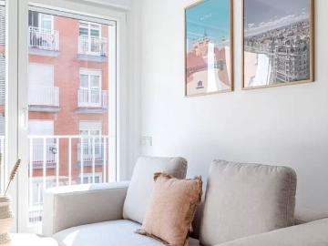 Modern 1BR in Prime Tetuán: Steps from Metro & AZCA, Madrid Amsterdam Apartments for Rent